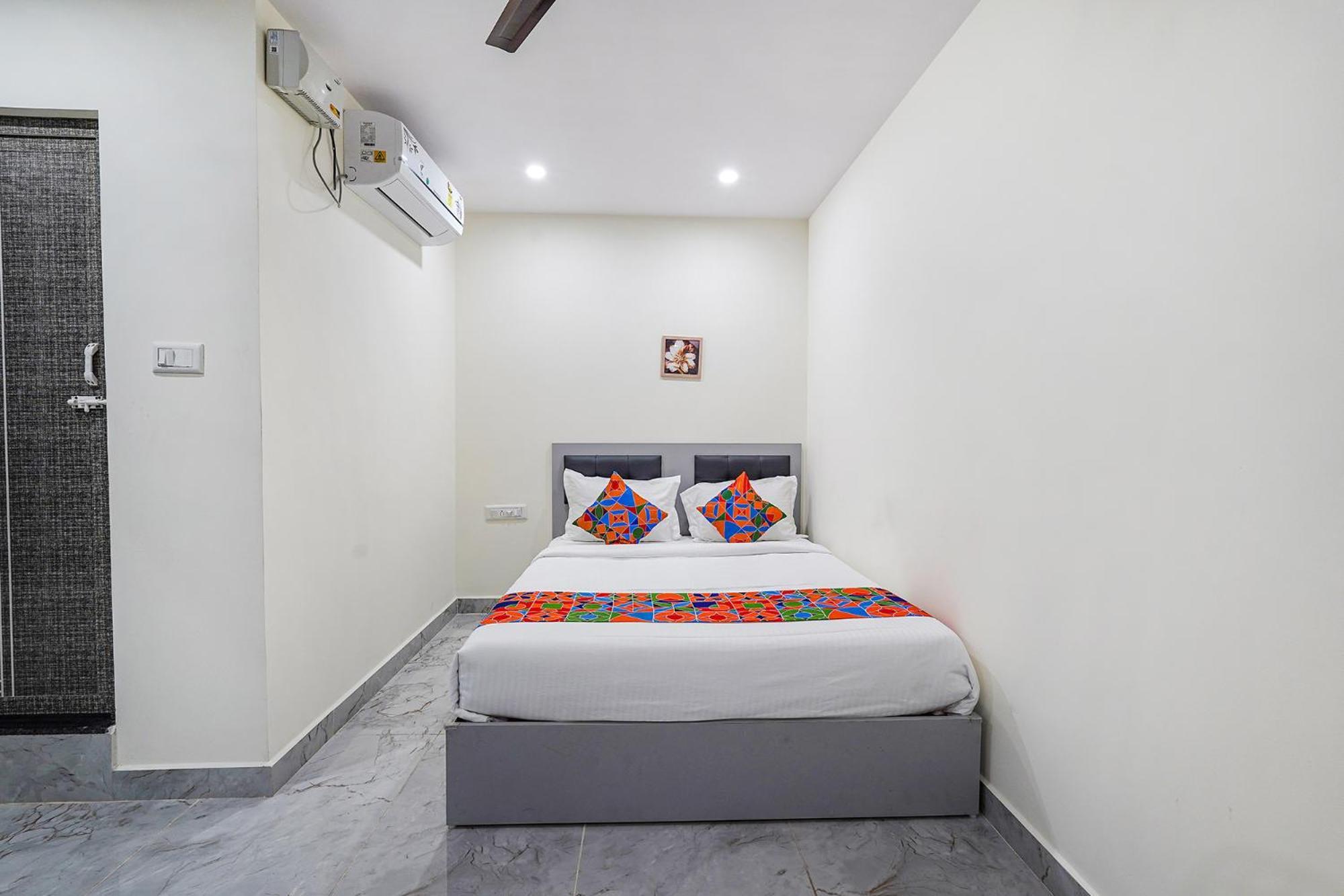 Ivory Pearl Hotel Бангалор Екстериор снимка