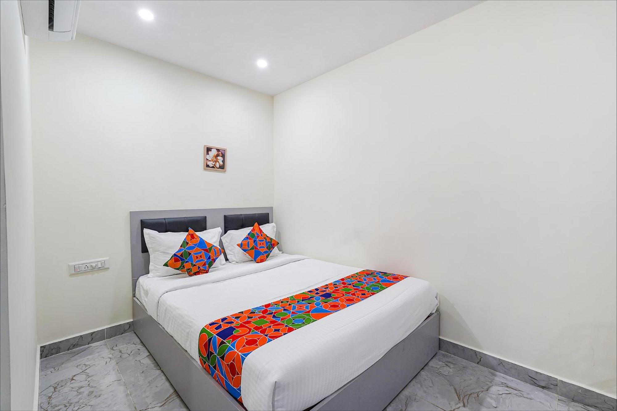 Ivory Pearl Hotel Бангалор Екстериор снимка