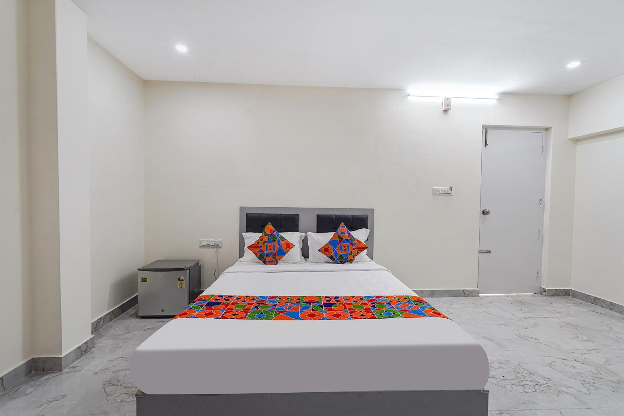 Ivory Pearl Hotel Бангалор Екстериор снимка