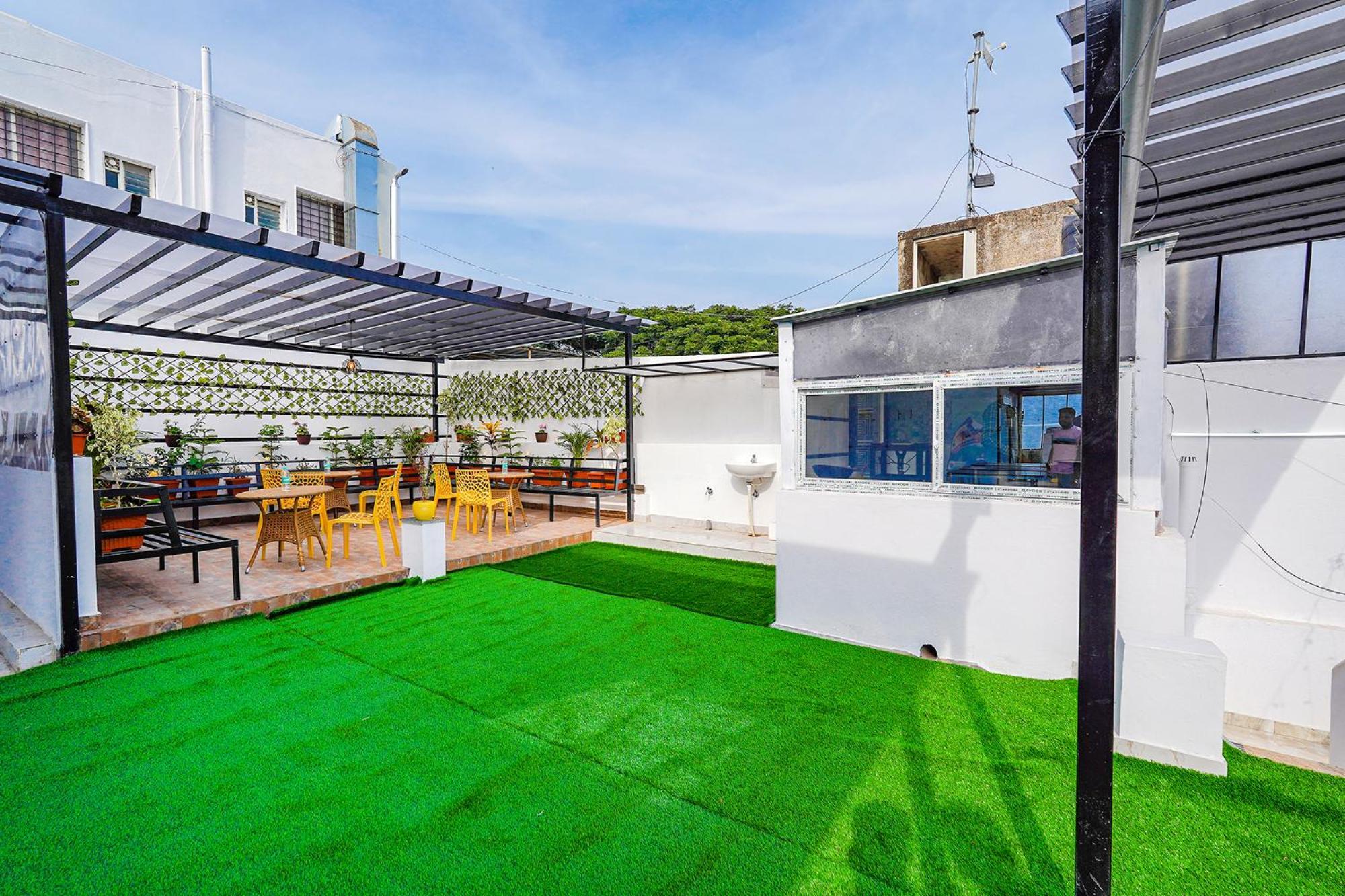 Ivory Pearl Hotel Бангалор Екстериор снимка