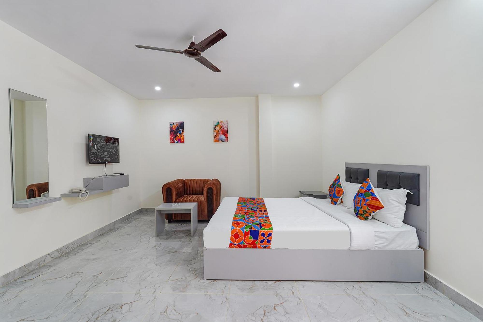 Ivory Pearl Hotel Бангалор Екстериор снимка