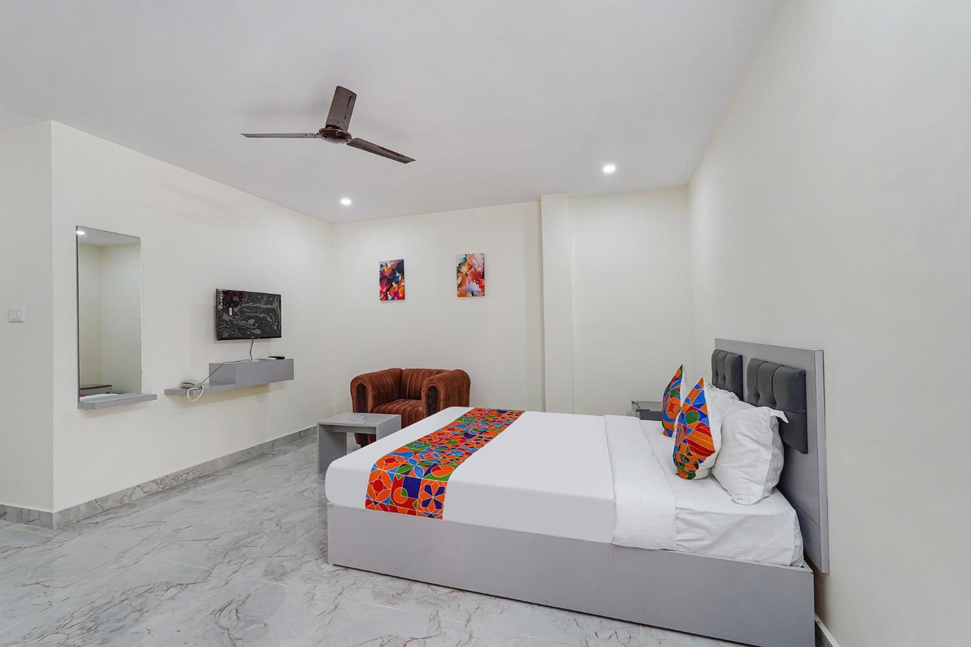 Ivory Pearl Hotel Бангалор Екстериор снимка